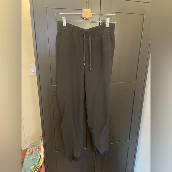 lululemon athletica Men's Charcoal Joggers - Picture 1 of 3